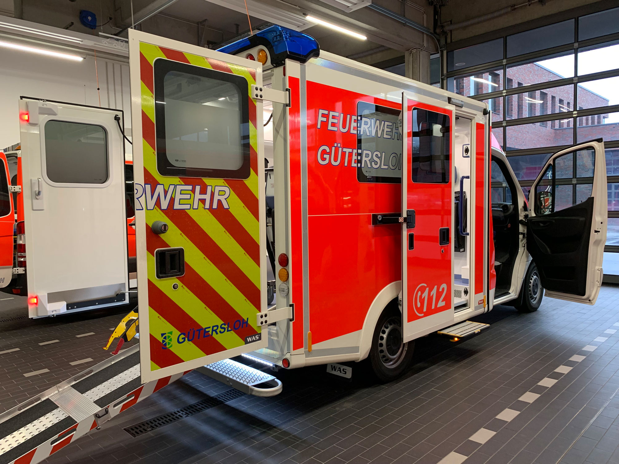 Neuer Innovativer Krankentransportwagen Für Die Feuer- Und ...